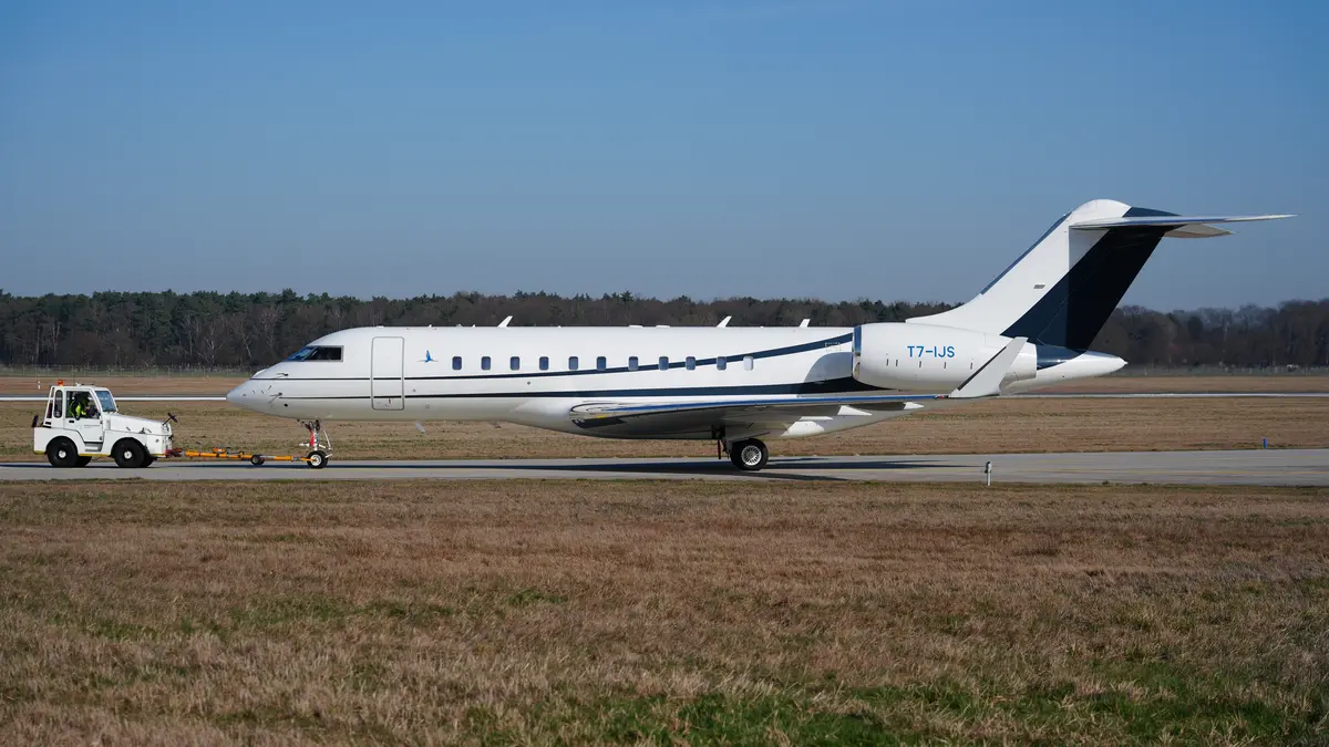 Bombardier Global 5000 / 5500 private jet exterior