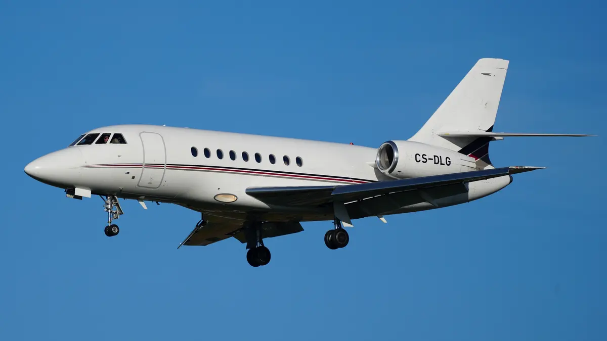 Dassault Falcon 2000LXS private jet exterior