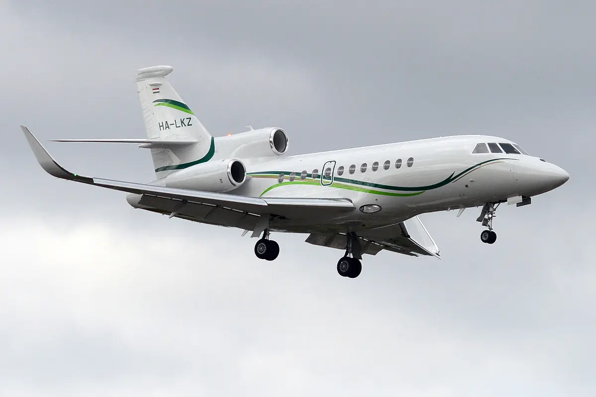 Dassault Falcon 900LX private jet exterior