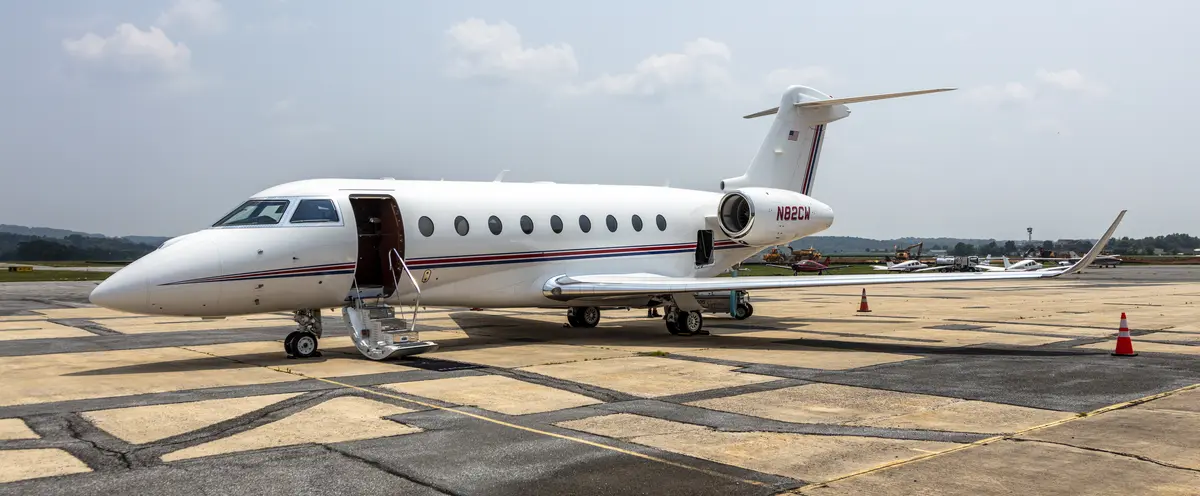 Gulfstream G280 private jet exterior